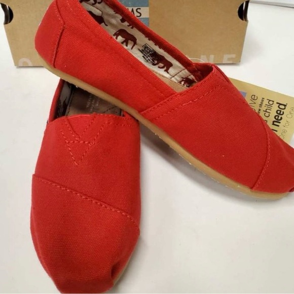 Toms Vibrant Red Canvas Slip-Ons NEW size9! - Picture 1 of 2